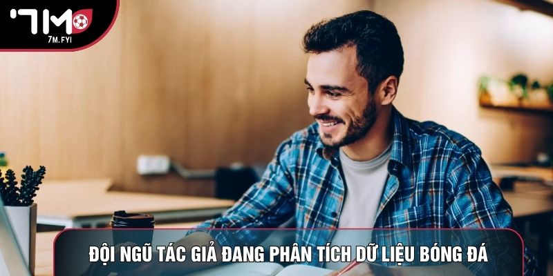 Tác Giả 1 Đội ngũ tác giả đang phân tích dữ liệu bóng đá